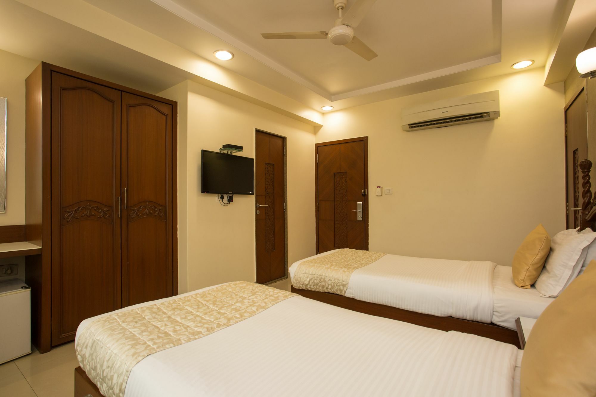 Oyo 10007 Hotel Grace Residency Mumbai Bagian luar foto