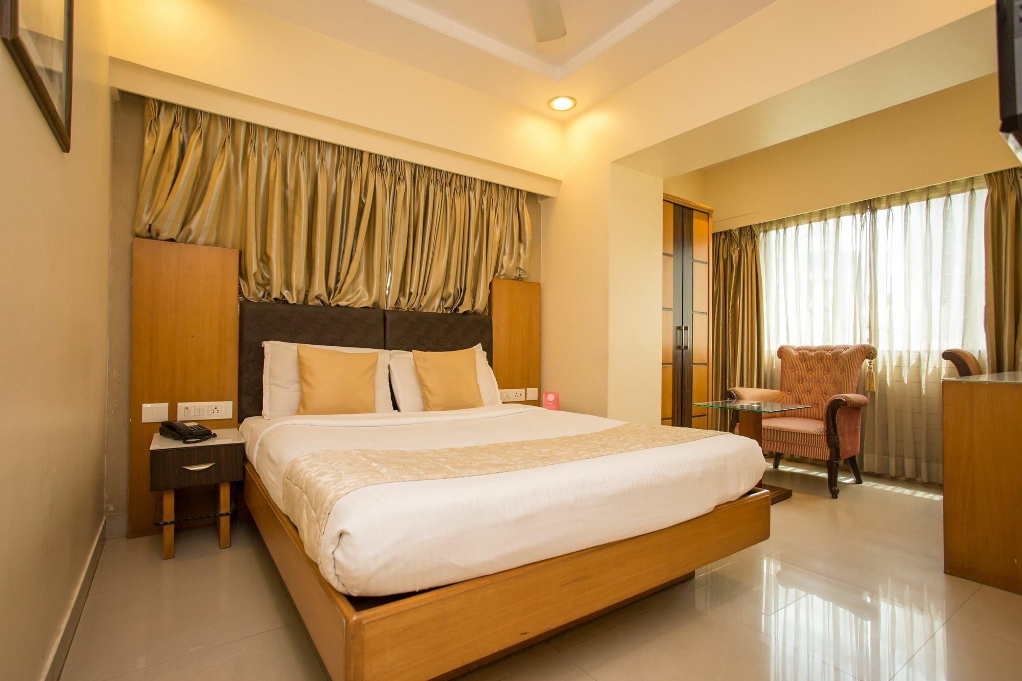 Oyo 10007 Hotel Grace Residency Mumbai Bagian luar foto
